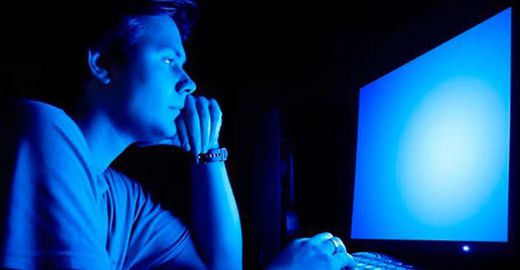 Será que a luz dos dispositivos eletrônicos é nociva à pele?